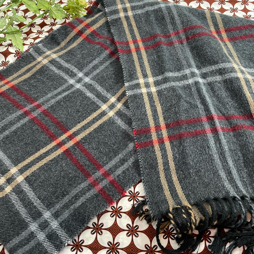 Cejon Italian Scarf - Picture 5 of 6